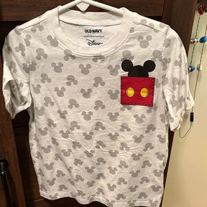 Old Navy Disney Kids Tee - White and Gray with Red Pocket Design. size 5T